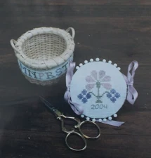 Bitty Baskets Quaker Flower - Samplers and Such 