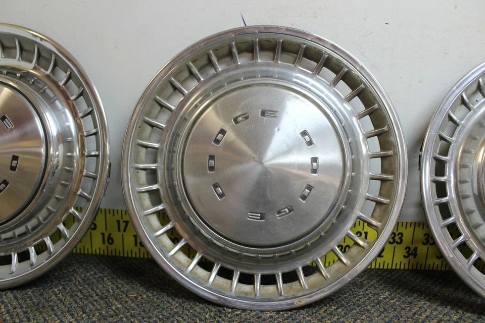 OEM Mopar Set of 4 14" Hub Caps 370 1972-76 Dodge Dart/Charger/Challenger (1633) - Image 3 of 4