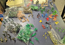 Over 250 army men plastic toy soldiers lot 70's .75 to 5 inches
