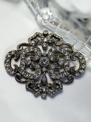 Camrose & Kross JBK Jacqueline Bouvier Kennedy rhinestone brooch antique-style