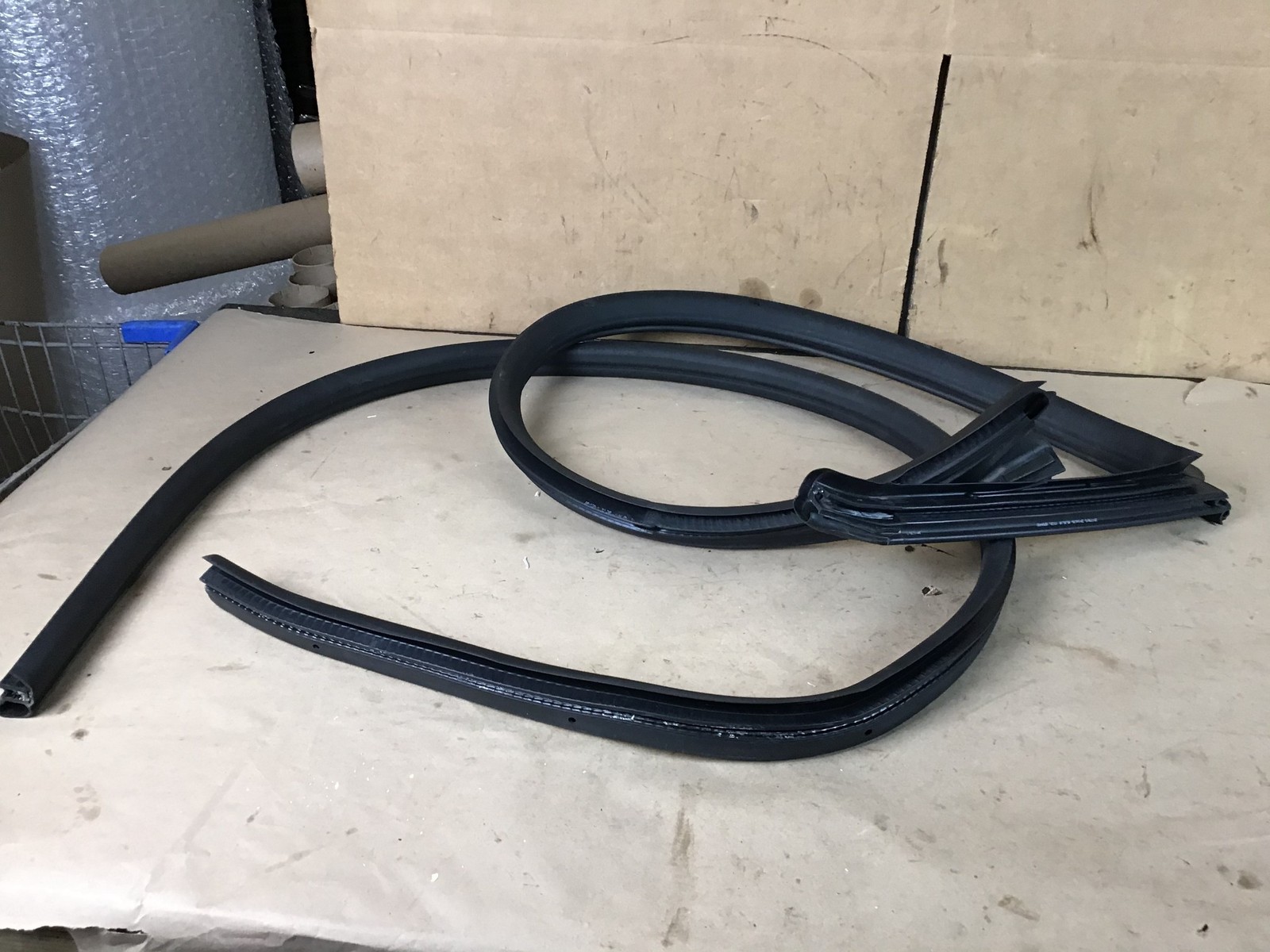 Maserati Granturismo S 2010 Front Right Door Weather Strip Seal Set 08 - 12 :O