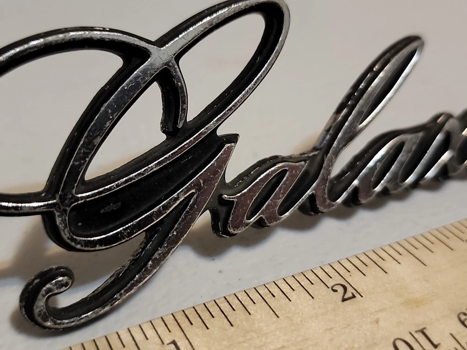 Nuevo de Lote Antiguo Ford Galaxie 500 1972 Emblema D2AB-6550398-AA Foto 3 de 4