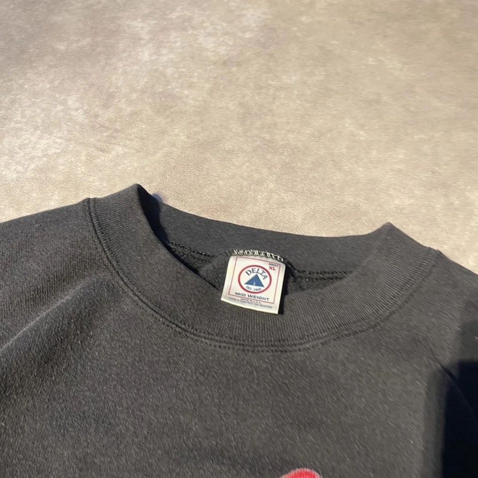 Suéter Grial Cuello Redondo Vintage Años 90 Gráfico Budweiser “Let It Go Louie” Foto 4 de 4