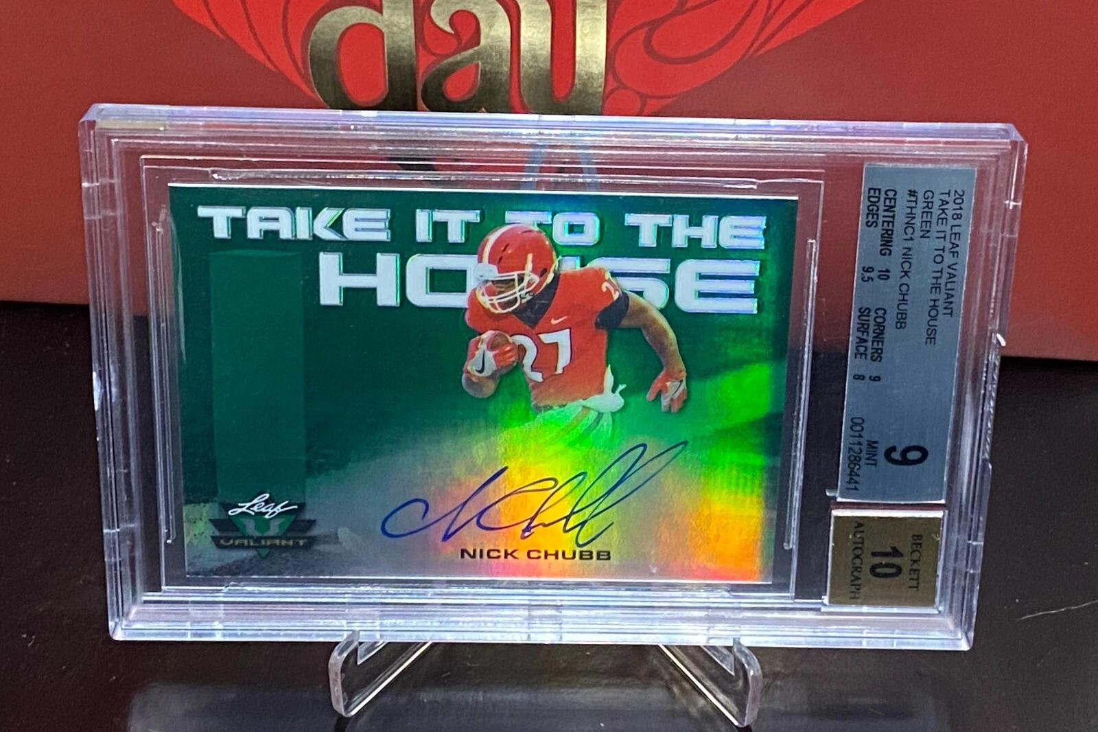 Nick Chubb Leaf Valiant Take It to the House Autographs #NC1 Green