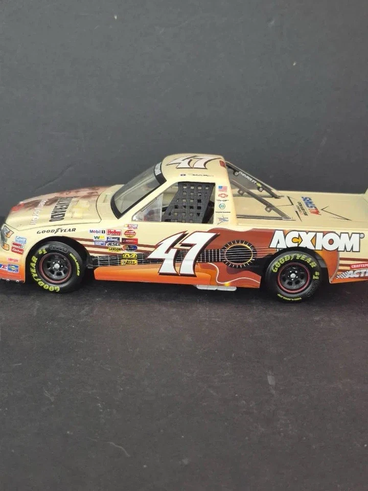 Литая модель Silverado Celebrity All Star Cheryl Crow Майкла Уолтрипа No47 1:24 2004 - Изображение 3 из 4