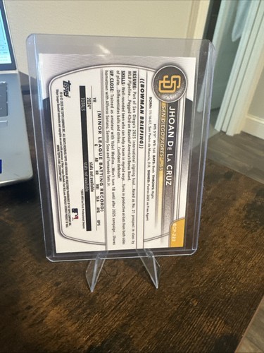 Bowman Chrome Jhoan De La Cruz 2025 1er refractor geométrico fucsia/299 Padres - Imagen 3 de 3