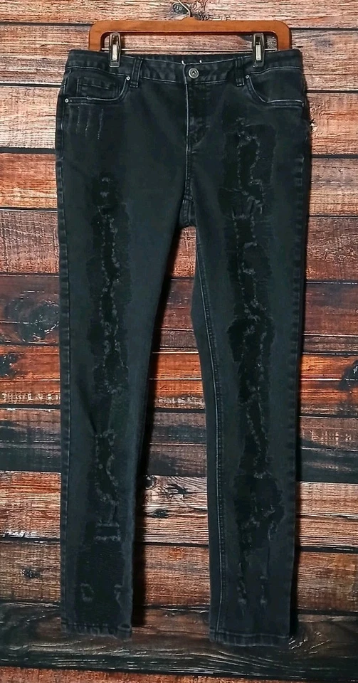 Pantalones de mezclilla elásticos negros de tiro medio ajustados desgastados talla 10 Indigo Thread Co  Foto 3 de 4
