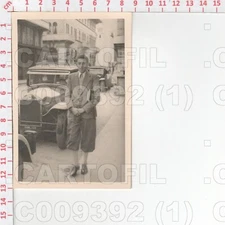 C9392 FOTO 1940 AUTO D'EPOCA TARGA COMO 9980 RAGAZZO PANTALONI ALLA ZUAVA