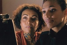ADJOA ANDOH signed Autogramm 20x30cm DOCTOR WHO in Person autograph COA