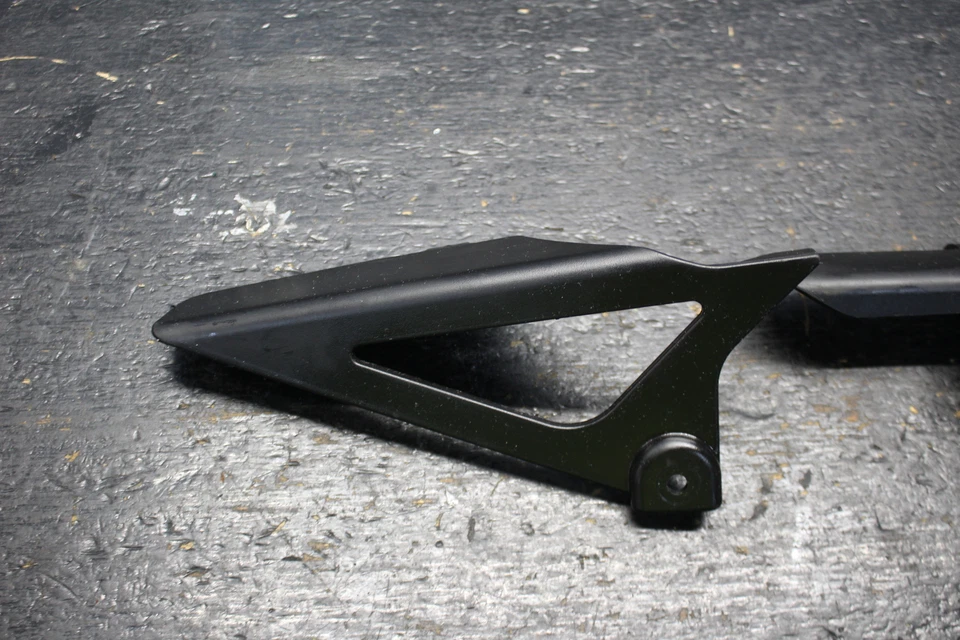 04-05 KAWASAKI NINJA ZX10R ZX10 PROTECTOR DE CADENA DE TRANSMISIÓN TRASERA ESCUDO Foto 3 de 4