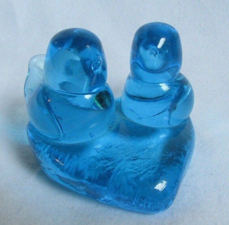 BLUE BIRDS OF HAPPENISS ON HEART SHAPE BASE SIGNED LEO WARD1994 