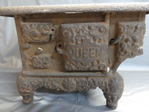 Antique QUEEN Cast Iron Cook Stove Salesman Sample - Picture 4 of 9