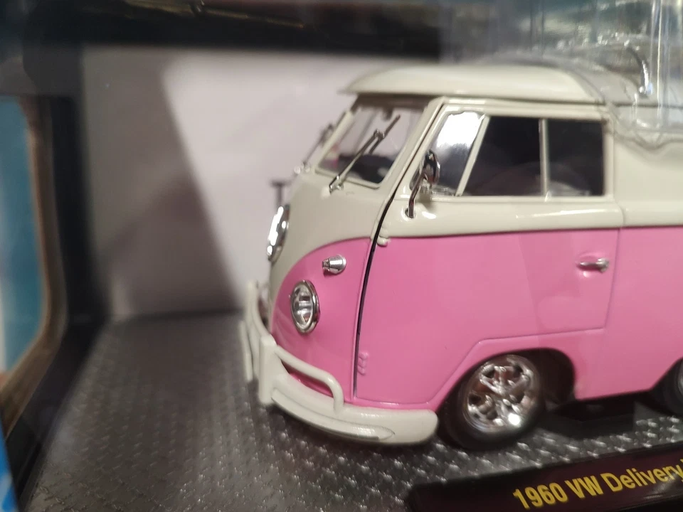 2025 M2 MÁQUINAS 2025 VW "THINK SMALL" 1960 VW FURGONETA DE REPARTO 1/24 ROSA/blanco🆕S43 Foto 3 de 4