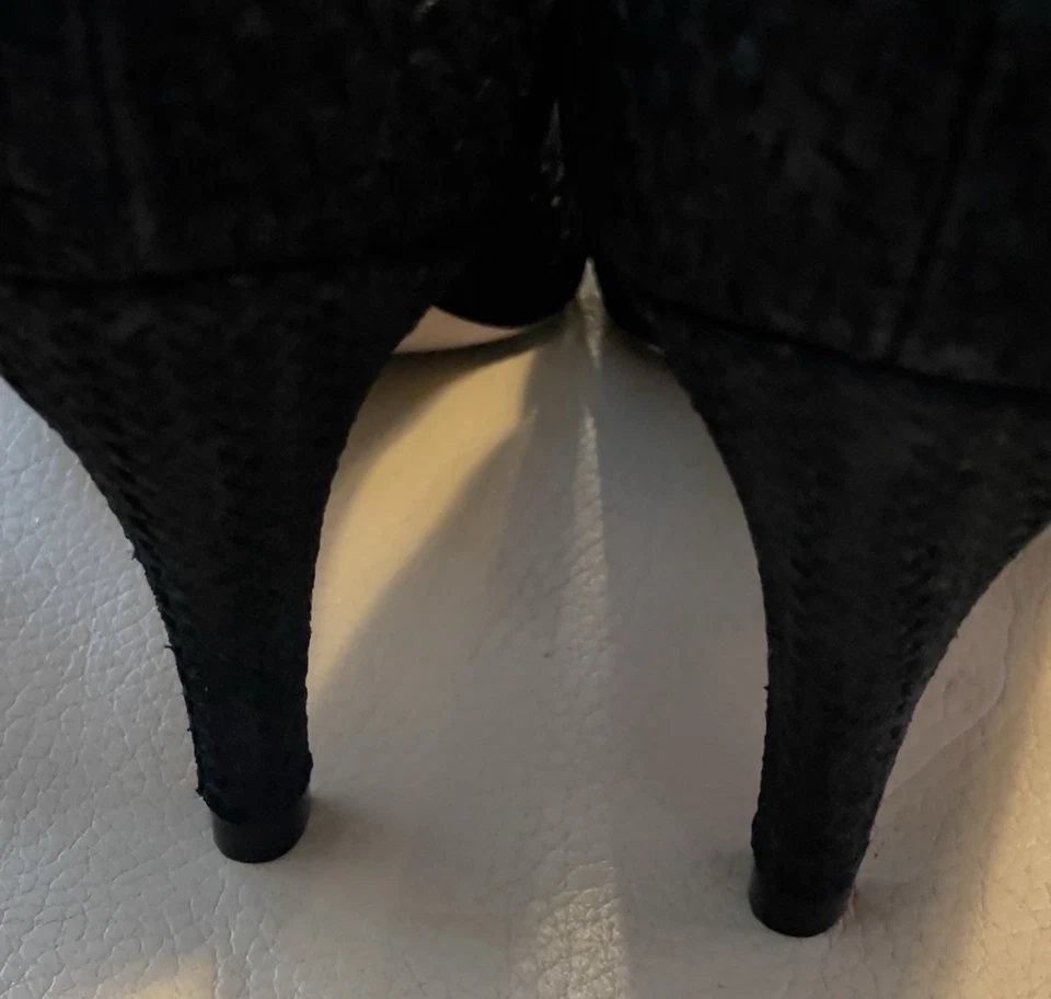 Loeffler Randall Tamsin-E Black Embossed Suede Mid Heel Pump Women’s Size 8 Gift - Image 2 of 4