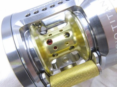 Megabass Monoblock Bespoke Limited Grigio Titanio Baitcasting Reel
