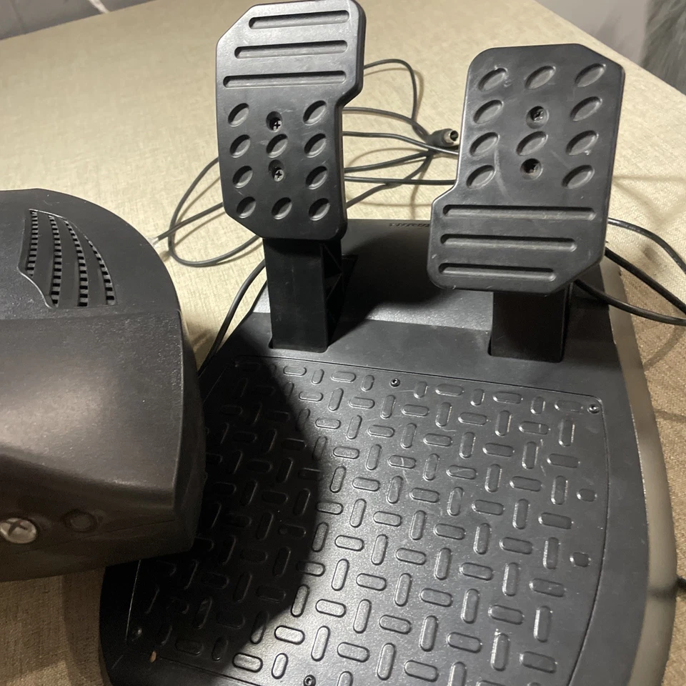 Thrustmaster Ferrari 458 Spider (4460105) Wheel And Pedals Set XBox PC XBOX ONE - Image 3 of 4