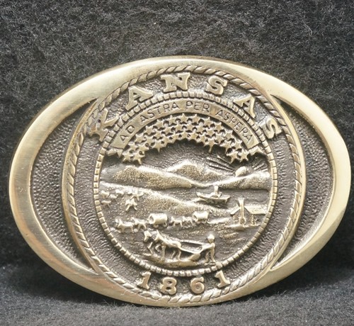 XG17110 *NOS* VINTAGE 1977 *KANSAS* STATE COMMEMORATIVE SOLID BRASS BELT BUCKLE