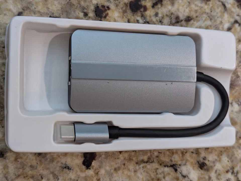 5-in-1 Adapter for Laptop USB-C to USB 3.0 USB 2.0 HUB SD / TF Card Reader LAN - Image 3 of 4