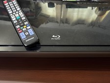 Samsung BD-D5700 Blu-Ray Player Comes With Remote And HDMI Cable Tested Works