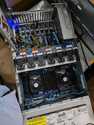 Gigabyte G482-Z52 4U 8GPU 8x2.5'' AI Server 2x EPYC 7402 CPU, 256GB RAM, 3x2200W