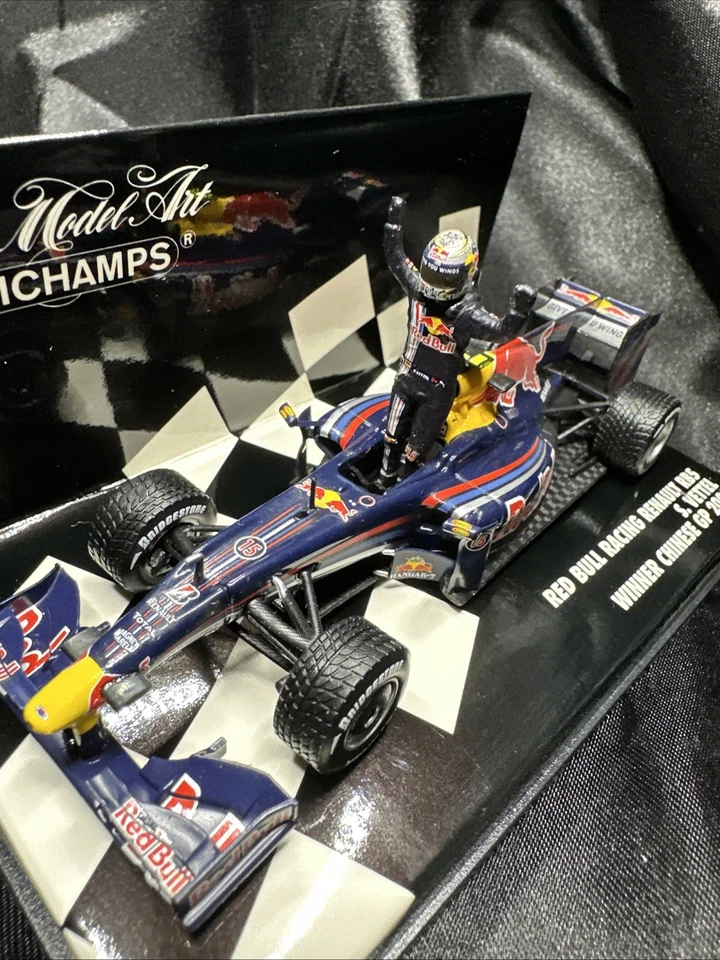 Minichamps Red Bull RB5 Sebastian Vettel Winner Chinese GP 2009 1/43 boxed USA - Image 3 of 4