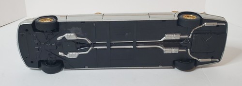 Sun Star Millennium 2000 Lincoln Town Car Wedding Limo Limousine 1/18 Diecast - Picture 7 of 12