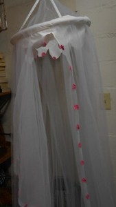 POTTERY BARN KIDS BED CANOPY/PINK POM POMS