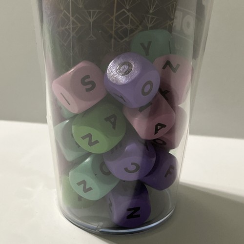 Shenanigans - Juego de dados Wordtini. Totalmente Nuevo, en Paquete Juego Fiesta, Mulit Player - Imagen 3 de 6