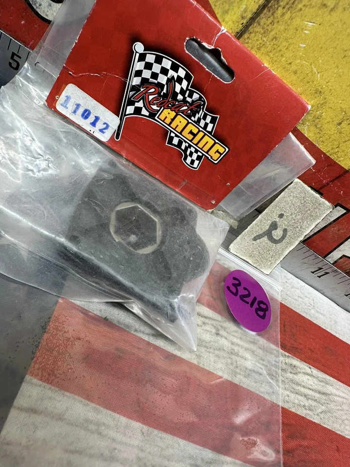 REDCAT RACING 11012 Electric Starter Back Plate W/Screws for: Nitro Engines - Image 2 of 4