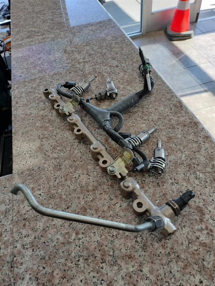 FUEL INJECTORS SET 2320939275 2018-2019 LEXUS IS300 - Изображение 4 из 4