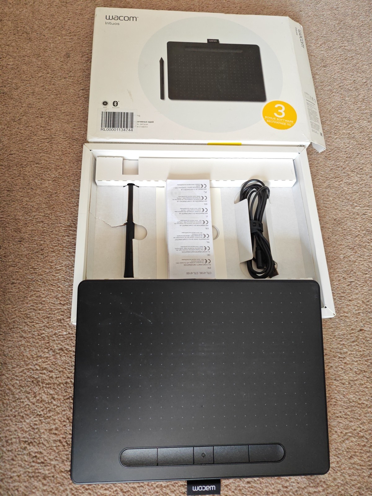 Wacom Intuos Medium Drawing Tablet - Digital Tablet for Painting
