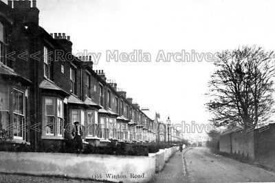 Kbb-89 Alte Wintonstraße mit Häusern, Andover, Hampshire. Foto