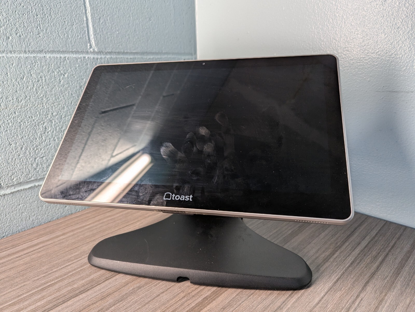 Sistema de procesamiento de datos Toast Flex POS TT203* Sin lector de tarjetas* * Sin adaptador de corriente*