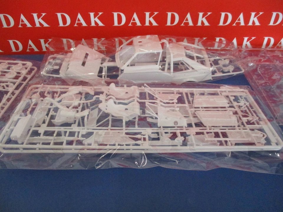 1/24 Kit di Montaggio Modellino Auto Lancia Delta S4 Rally Sanremo 1986 Nunu - Immagine 3 di 4