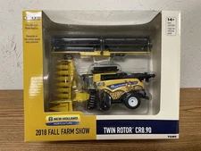 1/64 New Holland CR8.90 Combine W/Heads, 2018 Fall Farm Show, ERTL 13940OTP