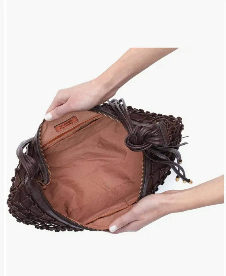 BOLSO DE HOMBRO HOBO, KIRA NUEVO CON ETIQUETAS $298 Foto 3 de 4