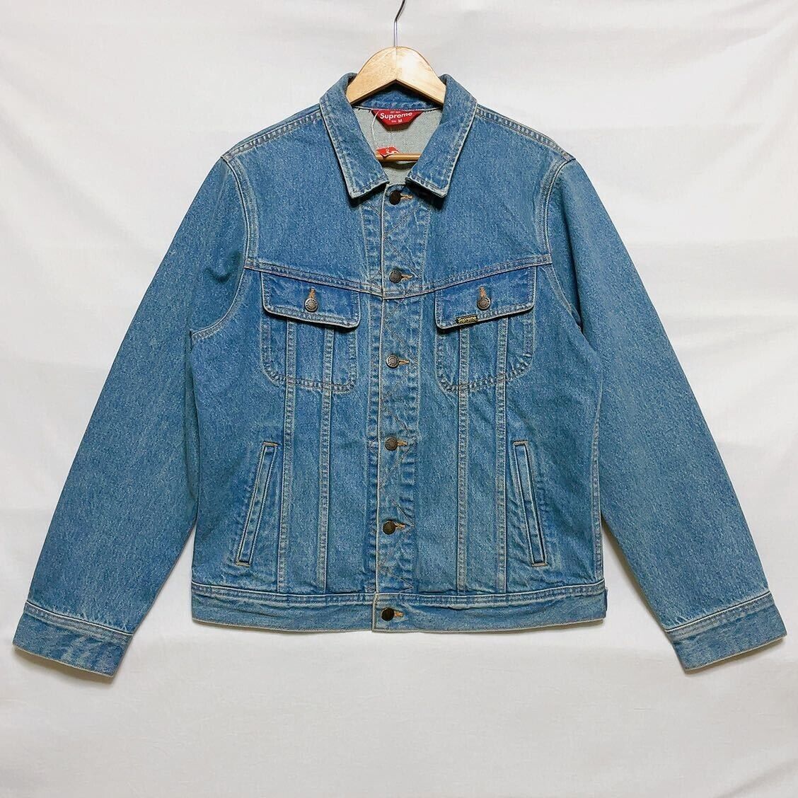 Supreme Black Sabbath Denim Trucker Jacket 16SS Washed Blue Supreme Black Sabbath Denim Trucker Jacket 16SS Washed Blue