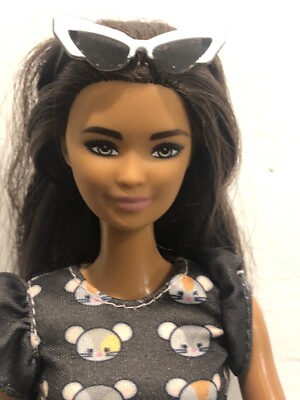 Barbie Fashionistas Doll #140 with Long Brunette Hair Barbie Fashionistas Doll #140 with Long Brunette Hair