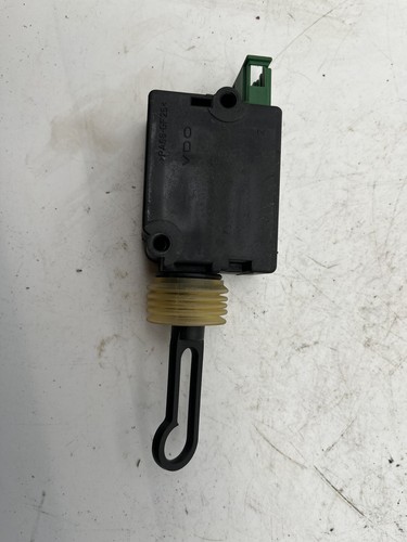 98-01 Audi A6 C5 Trunk Lock Release Actuator 4B5 962 115 A - Picture 4 of 5