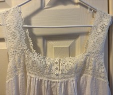 Willow Creek Beautiful Feminine Off-White Long Nightgown L Ruffle At Bottom