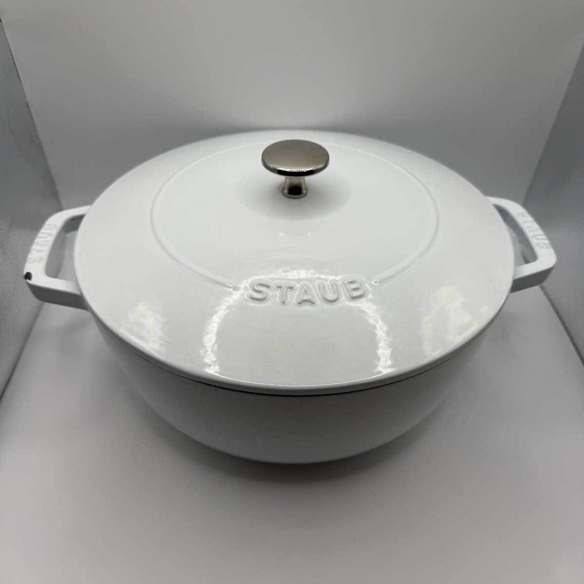 Staub 24cm Round Cocotte White Enameled Cast Iron Dutch Oven