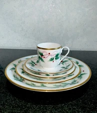 Mikasa Ribbon Holly 5 Pc Place Setting Gold Rim Holly Berries Pink Ribbon