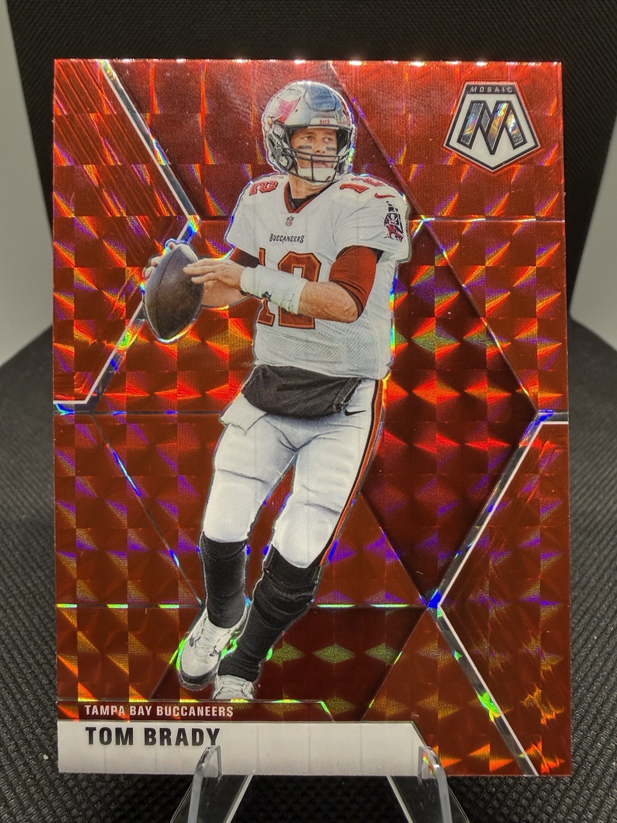 2020 Panini Mosaic - Tom Brady #135 Red Mosaic Prizm