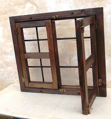 ventana de madera 2 hojas con rejas forjadas , 65 cm ancha x 55 alta - Imagen 2 de 2