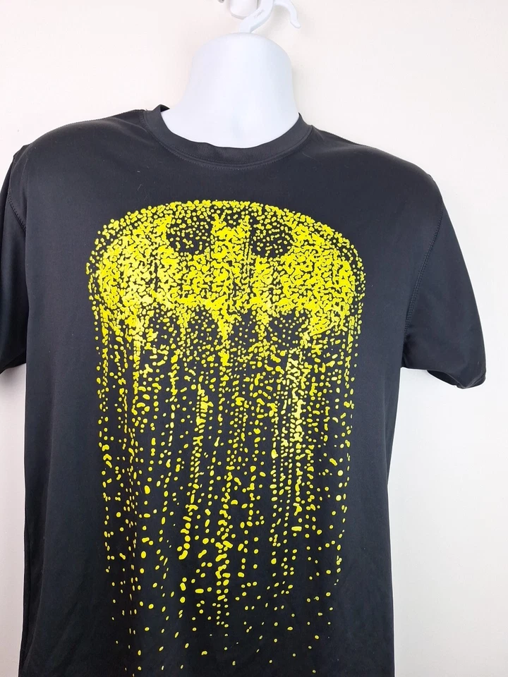 Camiseta Batman DC Comics Unisex Negra con Gráficos de Vinilo Amarillo Talla Mediana Foto 2 de 4
