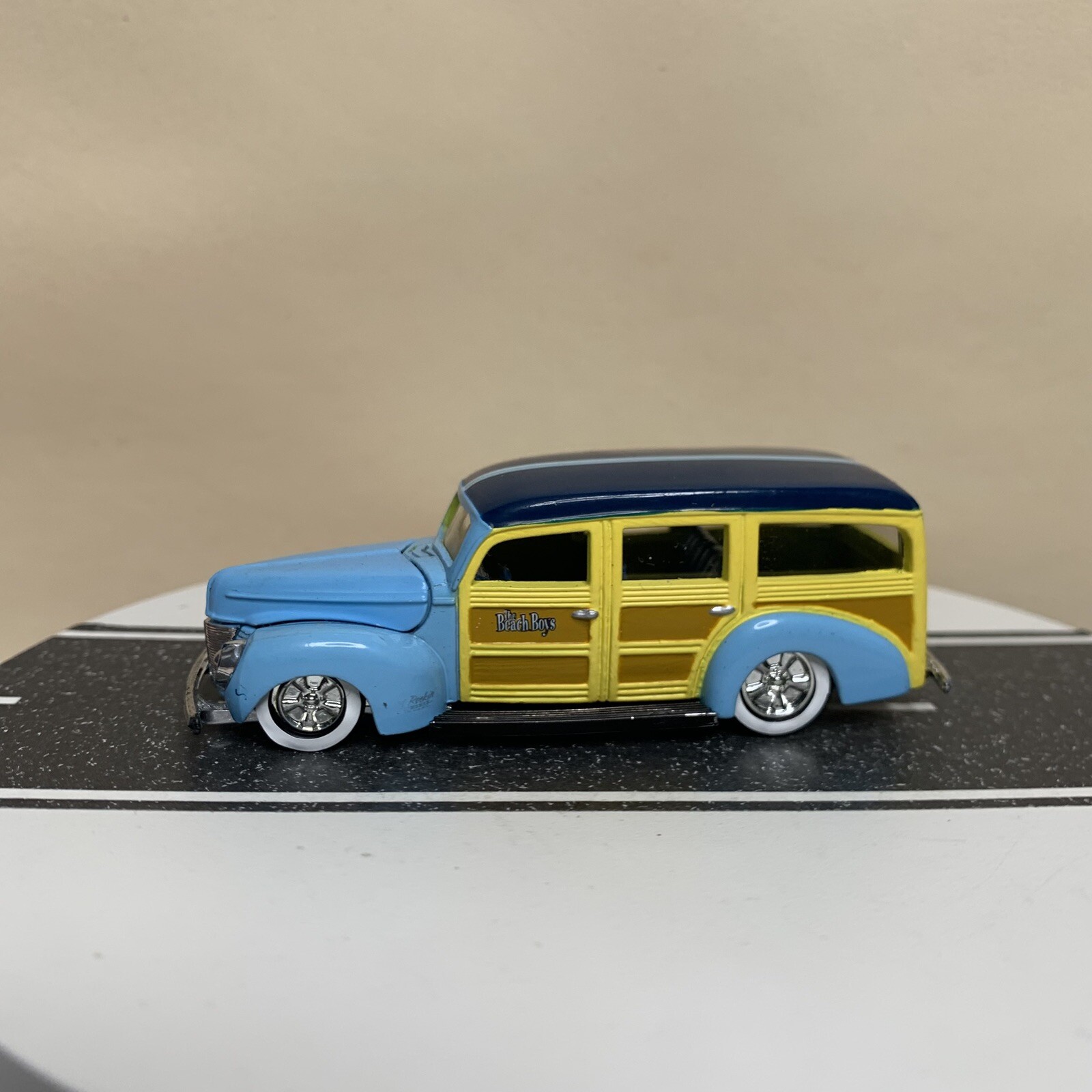 Racing Champions 1940 Ford Woody Panel Wagon The Beach Boys Light Blue 1:64 NM