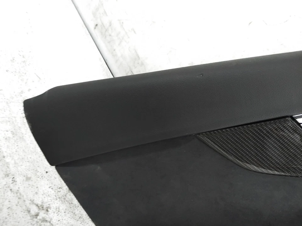 Painel interno de acabamento da porta do motorista traseiro 2023 Audi S4 - Preto *Tem impressão menor - Imagem 3 de 4