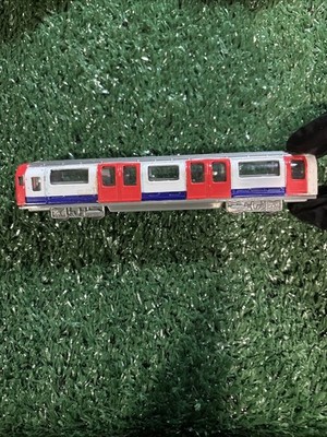 FEVA Street Scenes London Tube Train J80140