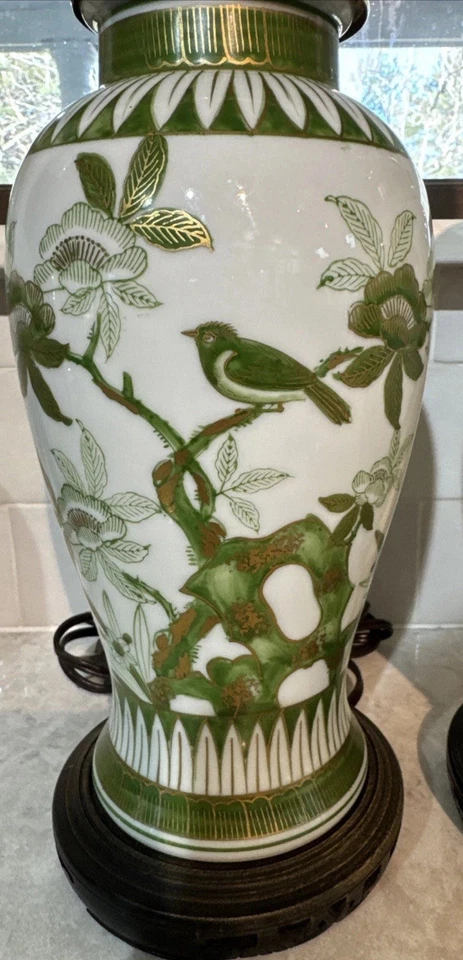 Hermoso par de lámparas de mesa Chippendale jarrón de porcelana japonés vintage a juego Foto 2 de 4