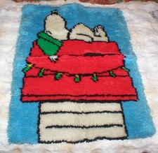 SNOOPY ON HOUSE WITH LIGHTS LATCH HOOK RUG COMPLETED VINTAGE SOLD AS IS